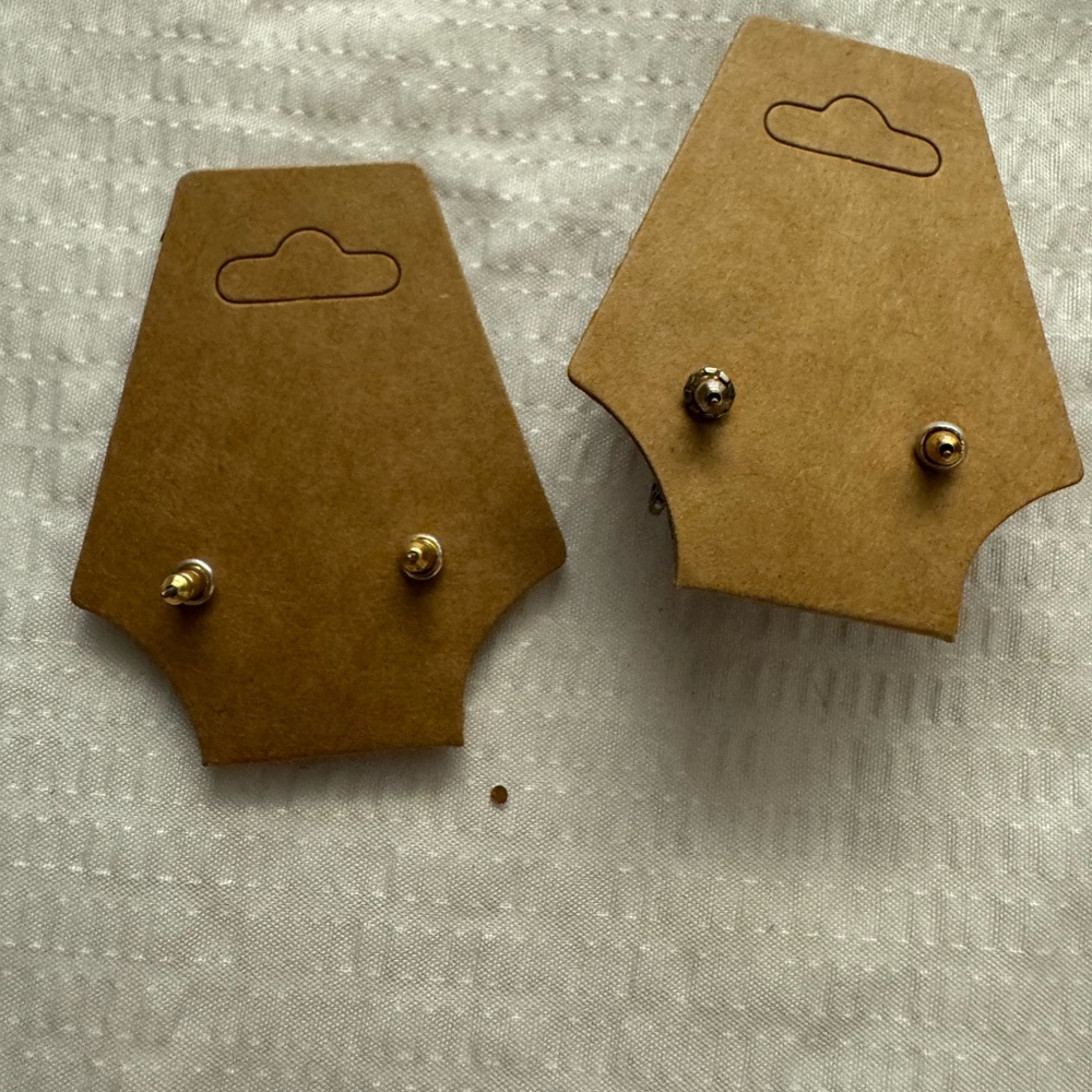 2 pair bundle earrings - Picture 3 of 3